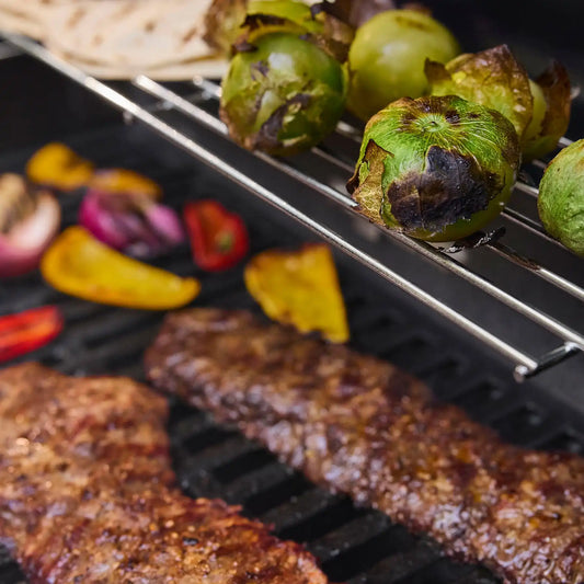 Spirit® E-425C Gas Grill Stealth® Edition