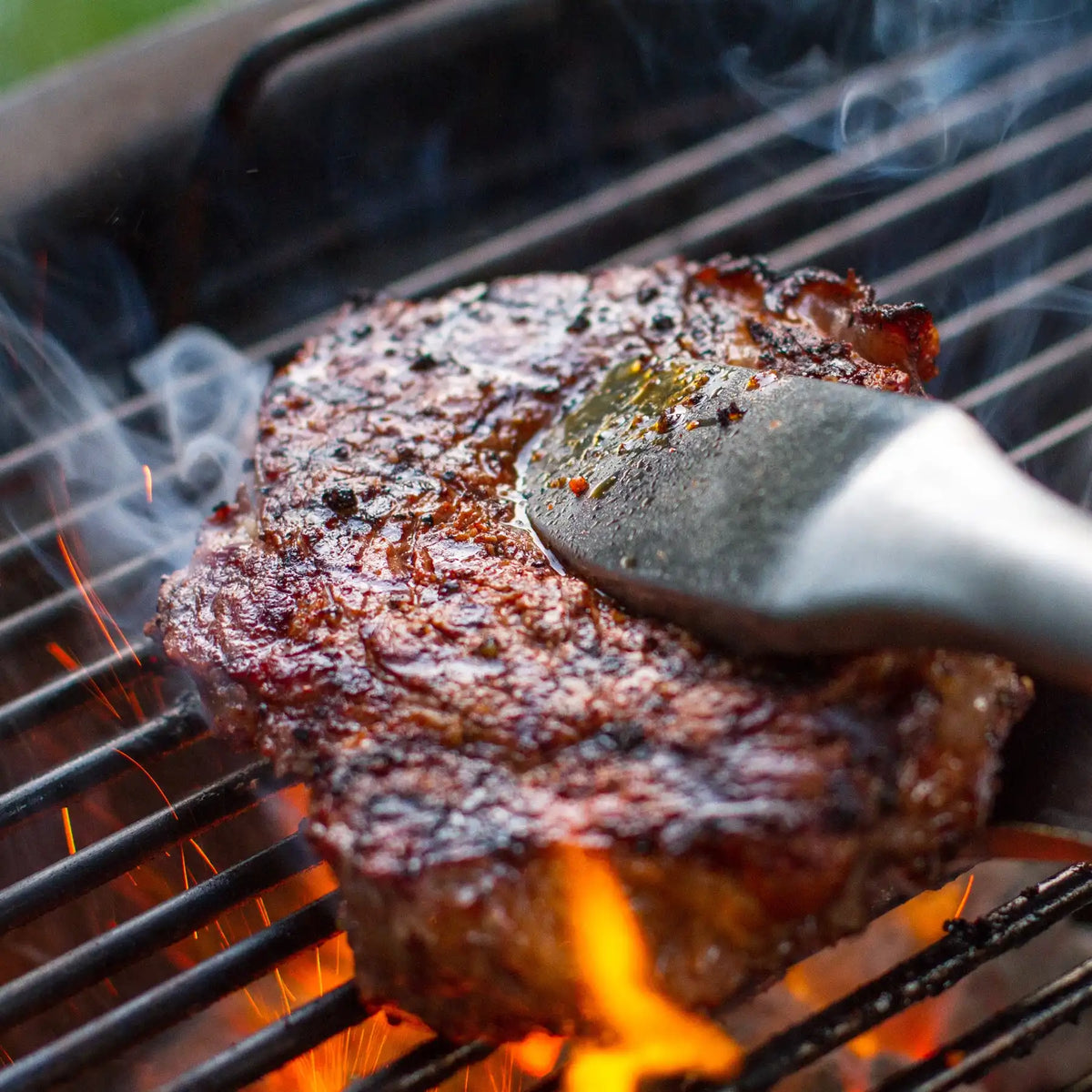 22” Master-Touch™ Charcoal Grill